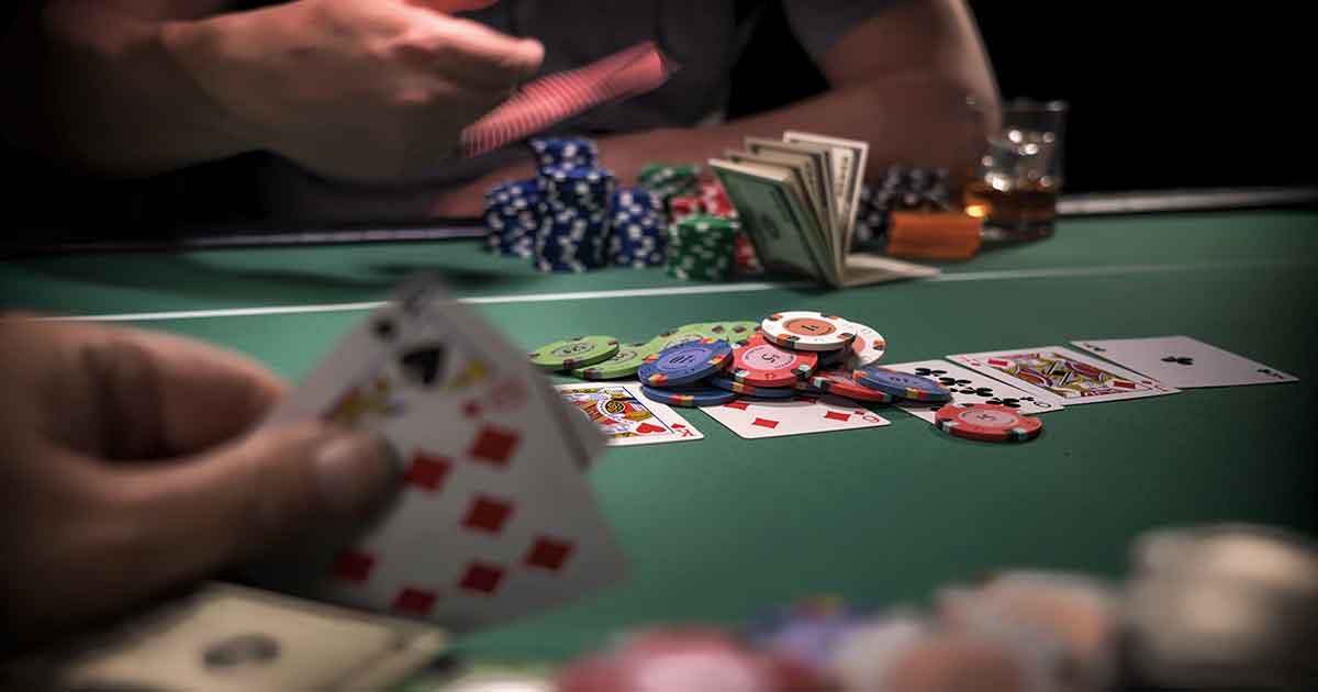 Vòng 2 (The Flop): Tiến hành chia 3 lá bài chung